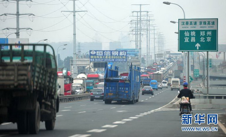 原本缓解交通压力的武汉长江三桥如今成了武汉的一个“堵点”（.jpg