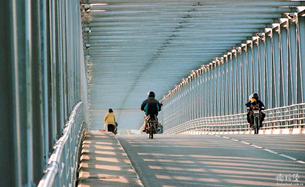 印度尼西亚东加里曼丹省马哈坎河卡达尼加拉大桥（kartanegara Bridge）