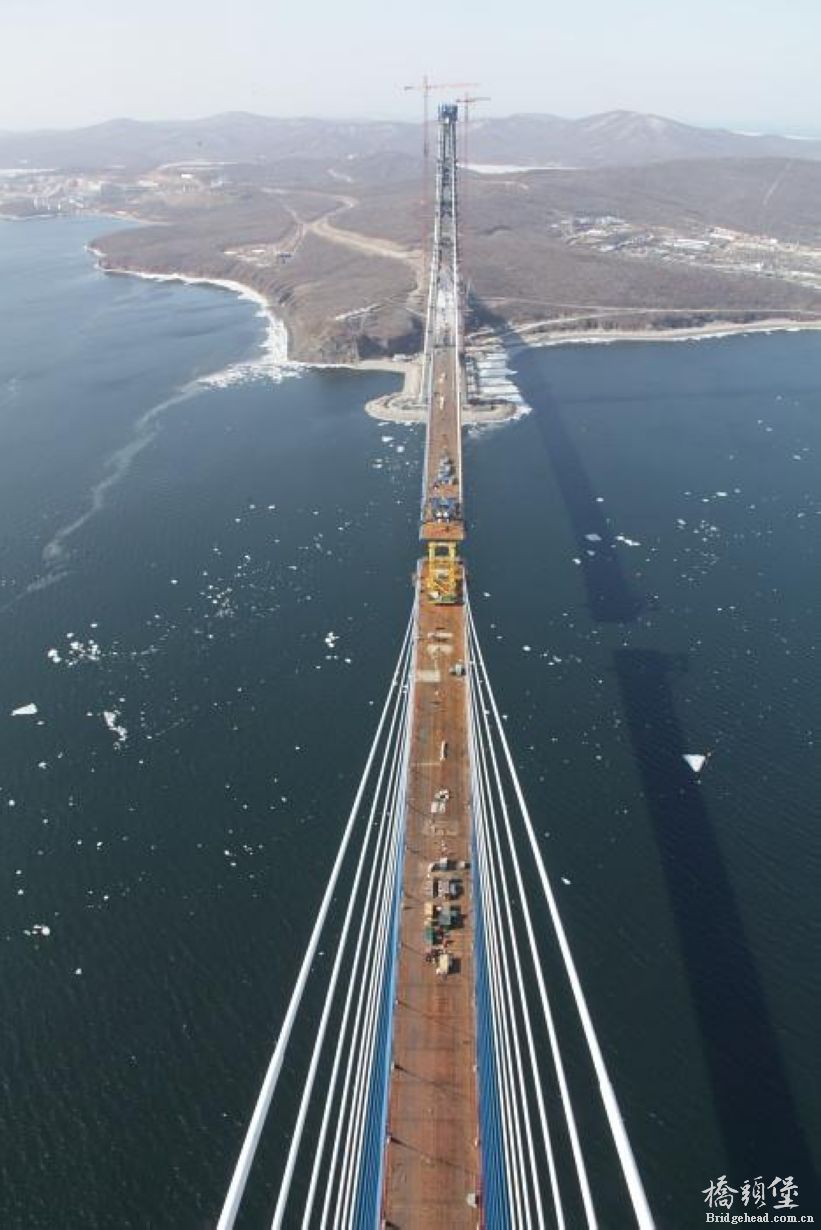 俄罗斯海参崴俄罗斯岛跨海大桥（Russky Island Bridge）施工场景