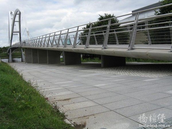 infinity_bridge_6of7_south_piers.jpg