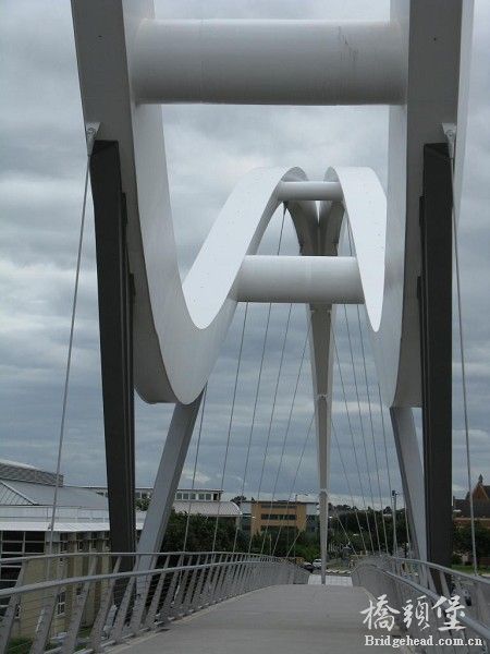 infinity_bridge_accidental_arty_photo_south_across_bridge.jpg