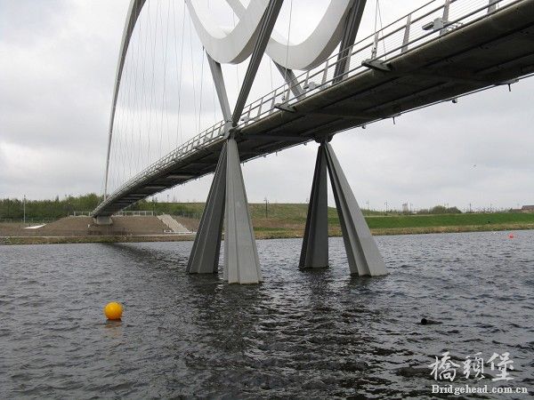 infinity_bridge_central_pier_2_1024.jpg