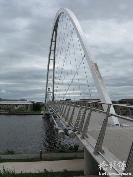 infinity_bridge_view_from_north_bank.jpg