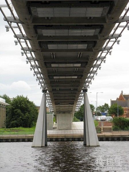 infinity_bridge_view_from_south_side_underneath.jpg