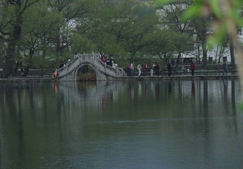 宏村南湖上的月亮桥.jpg
