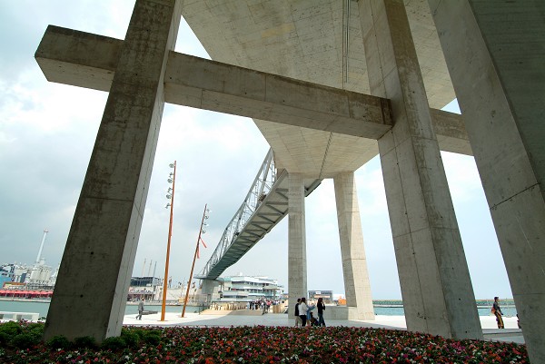 Besos Yacht Port Footbridge, Barcelona10.jpg