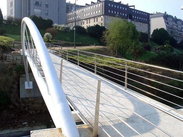 Bellour Footbridge1.jpg