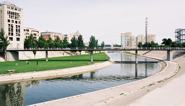 Passerelle des Barons de Caravetes, Montpellier.jpg