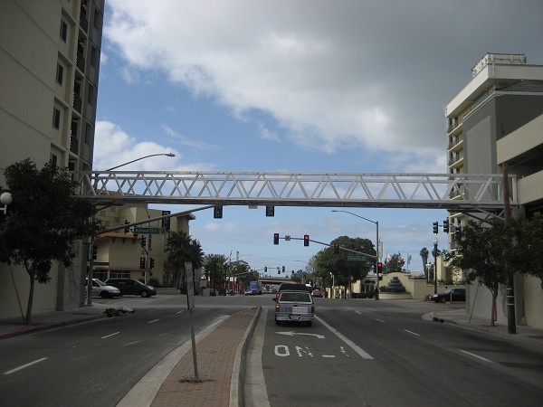 Bayview Skywalk (California).jpg