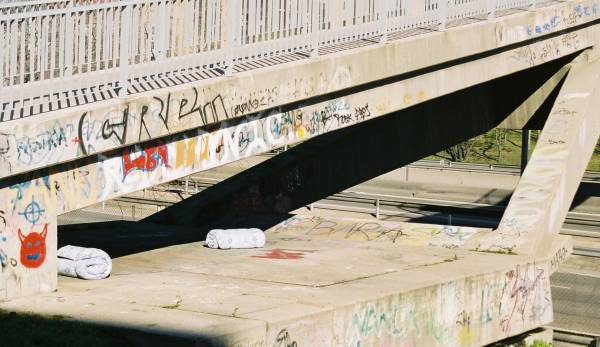 Pasarela sobre la Avenida de la Paz (M-30), Madrid.jpg