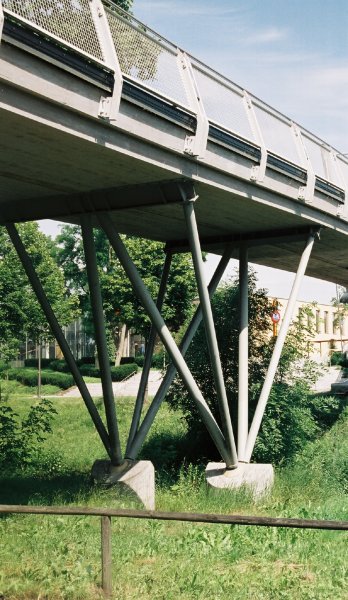 Ansbach Cable-Stayed Bridge下部.jpg