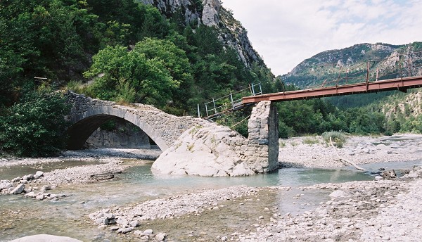 Bridge across the Asse near Chaudon-Norante1.jpg