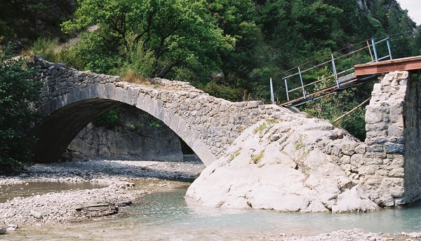 Bridge across the Asse near Chaudon-Norante.jpg