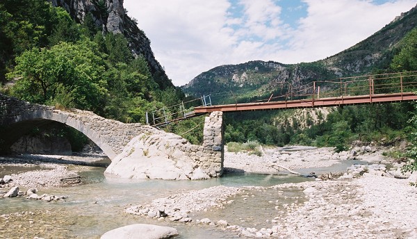 Bridge across the Asse near Chaudon-Norante2.jpg