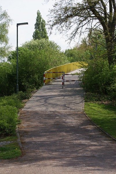 Am Mahnmal Pedestrian Bridge5.jpg