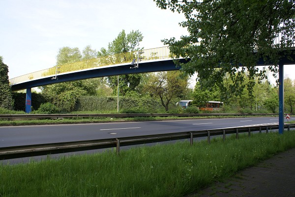 Am Mahnmal Pedestrian Bridge6.jpg