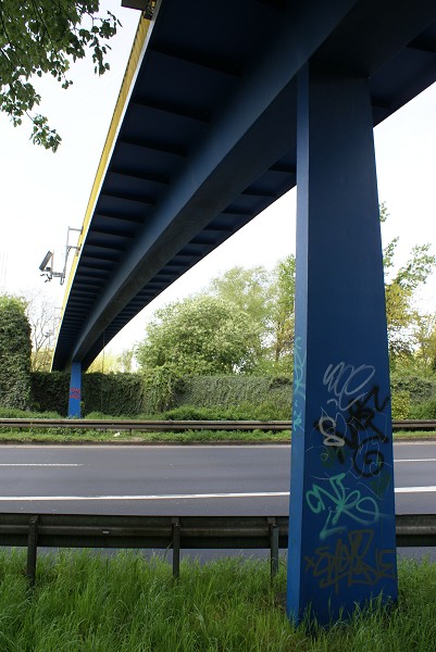 Am Mahnmal Pedestrian Bridge1.jpg