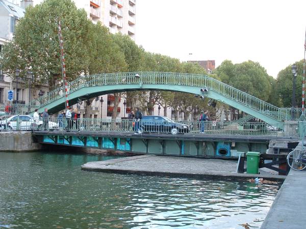 Saint-Martin Canal – Passerelle Alibert &amp; Rue Dieu Swing Bridge2.jpg