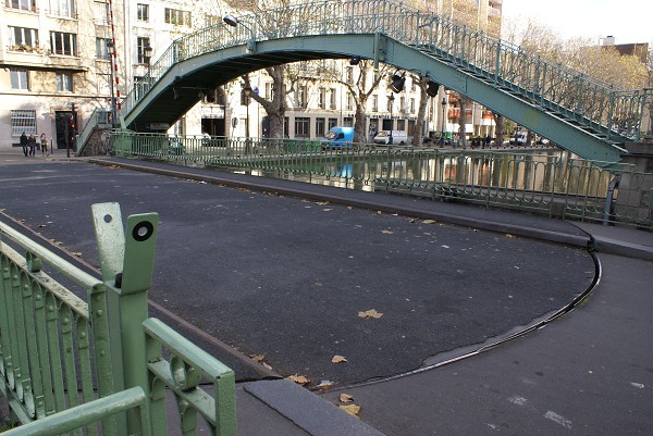 Saint-Martin Canal – Passerelle Alibert &amp; Rue Dieu Swing Bridge1.jpg