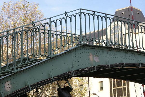 Alexanderstrasse Footbridge4.jpg