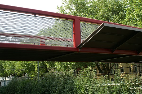 Footbridge at the end of Alexanderstrasse at Dortmund1.jpg