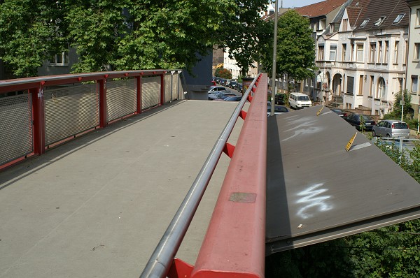 Footbridge at the end of Alexanderstrasse at Dortmund.jpg