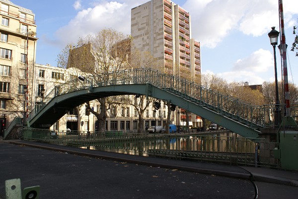 Alexanderstrasse Footbridge1.jpg