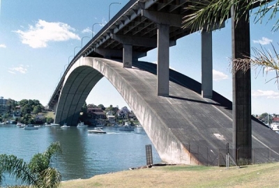 5、澳大利亚Gladesville桥，主跨305m，建成于1964年