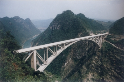 3、中国贵州江界河桥，主跨330m，建成于1995年