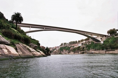 7、葡萄牙Infante D. Henrique桥，主跨280m，建成于2002年