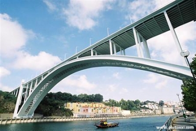 9、葡萄牙Arrabida桥，主跨270m，建成于1963年
