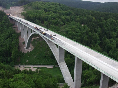 15、德国Wilde Gera桥，主跨252m，建成于2000年