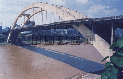 20、中国四川宜宾小南门桥，主跨240m，建成于1990年