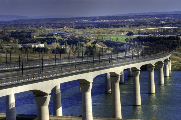 Pont du TGV sur le Rhone.jpg