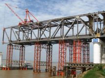 缅甸马圭帕克库伊洛瓦底江公铁两用大桥最新施工照片
