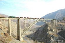 伊朗西阿塞拜疆省霍伊加图尔山谷大桥