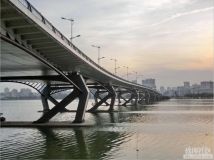 武汉市八一路延长线东湖大桥倩影