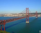 葡萄牙里斯本特茹河4月25日大桥