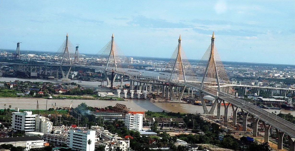 泰国曼谷招拍耶河普密蓬大桥（Bhumibol Bridge）