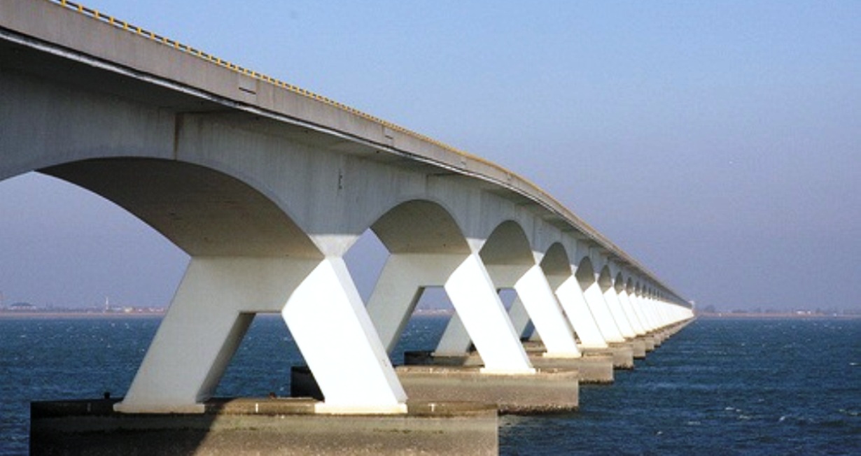荷兰泽兰东斯海尔德河泽兰大桥（Zeelandbrug）