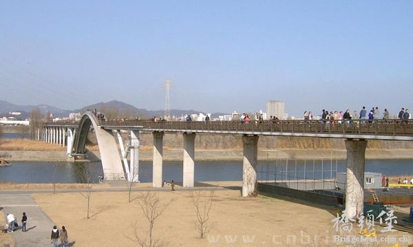 韩国首尔汉江仙游桥3.jpg