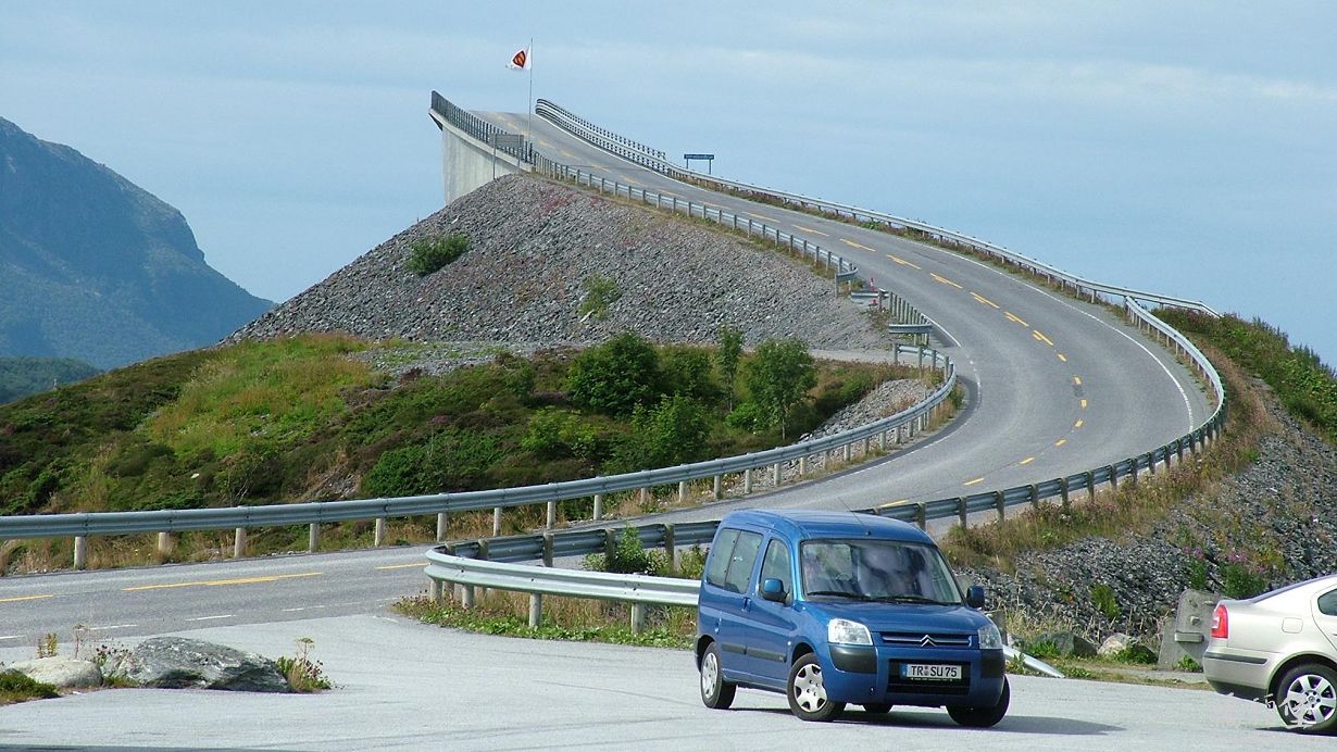 挪威鲁姆斯达尔斯多塞海峡大桥（Storseisundetbrua）
