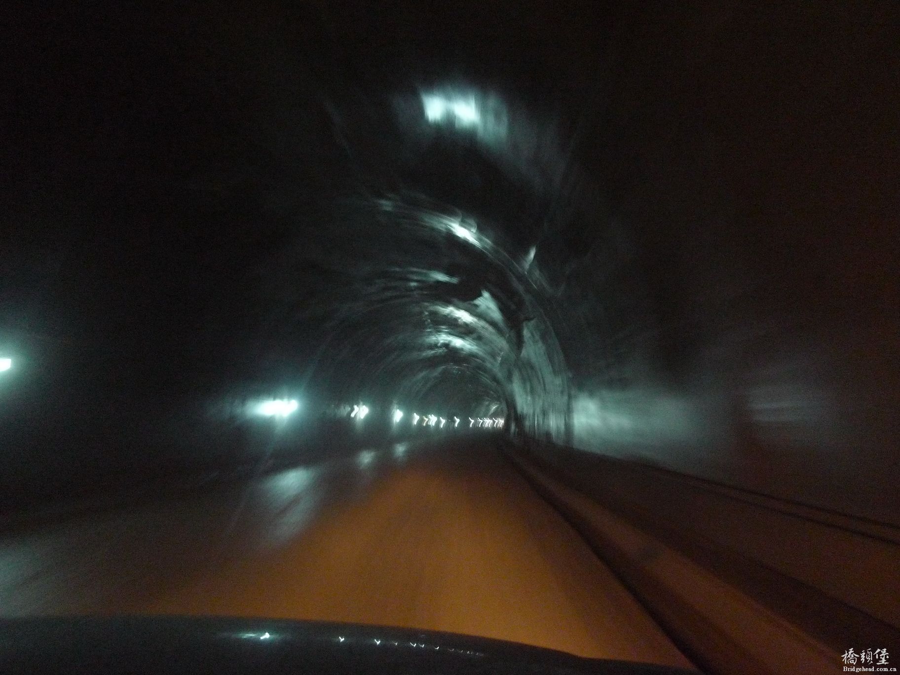 建设中的隧道4.JPG