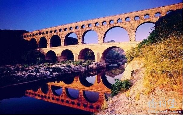 法国古罗马加尔桥,拥有最完美最独特的桥洞美景.