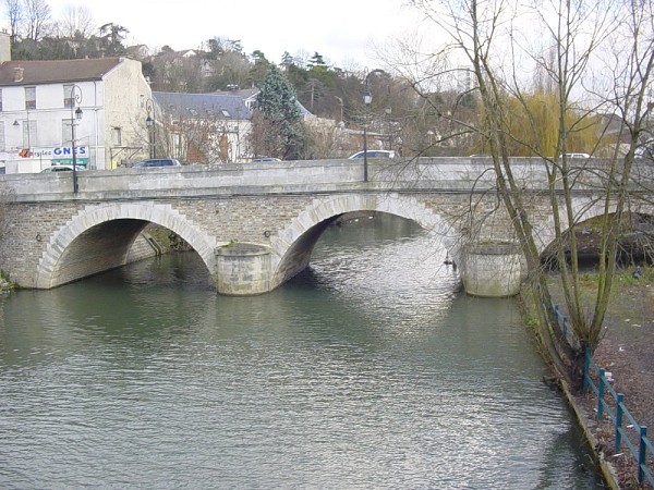 Villeneuve-Saint-Georges Bridge on the Yerres2.jpg