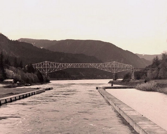 Bridge Of The Gods——上帝的桥.jpg