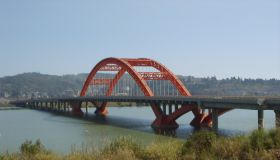 云南某市政高速公路的一座钢管拱桥