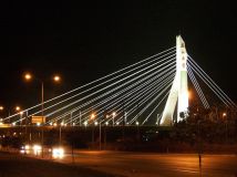 燕山大学燕宏桥——折塔式斜拉桥