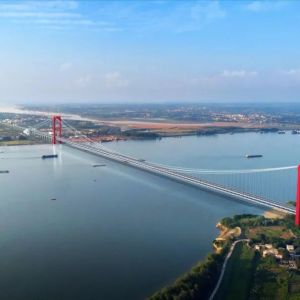 主跨1860米的燕矶长江大桥正在建设中